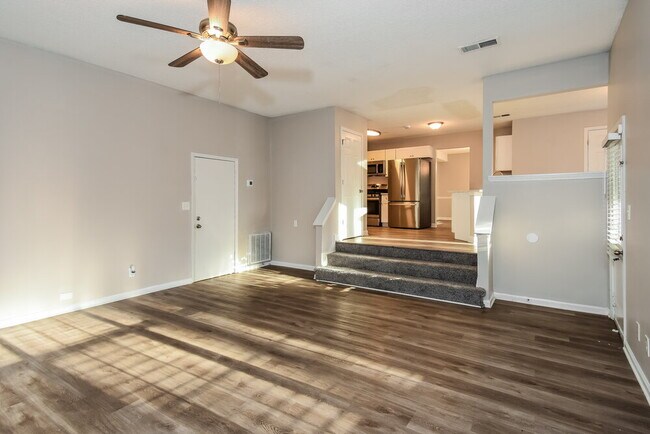 Building Photo - 1365 Lywellen Ct