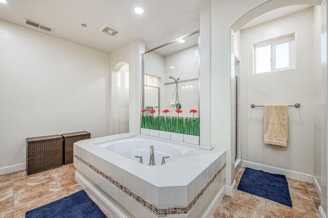Building Photo - Spacious Home on Oversized Lot with Pool and Solar!