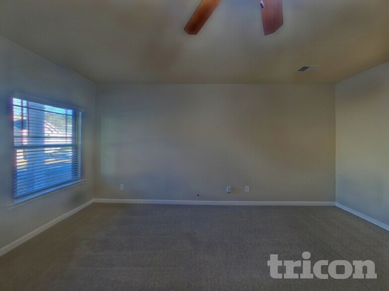 Building Photo - 207 Stillwood Dr