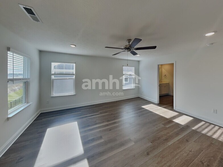 Building Photo - 998 Heritage Blvd