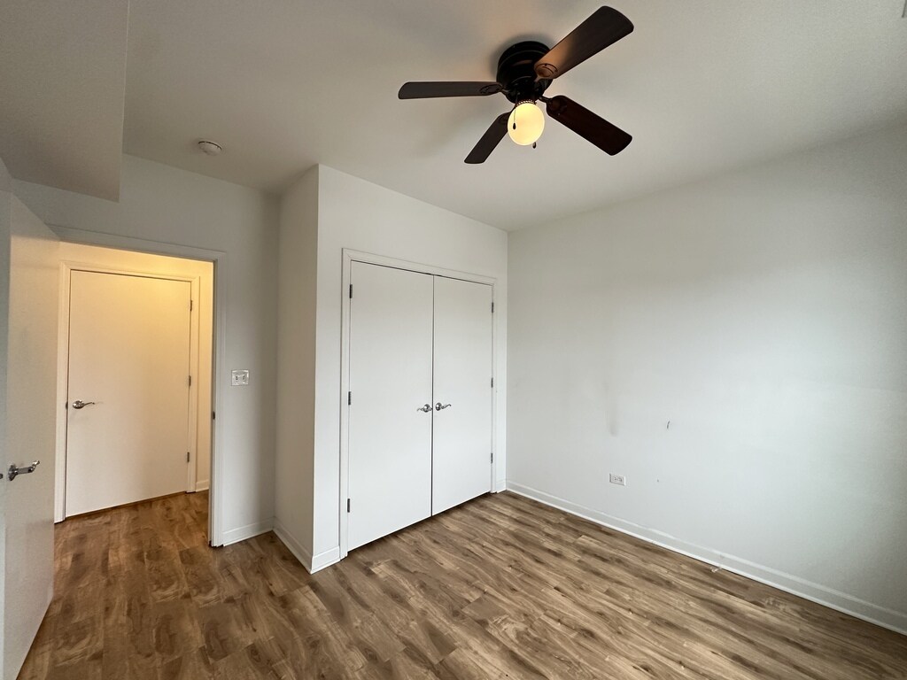 Building Photo - 1544 W Glenlake Ave