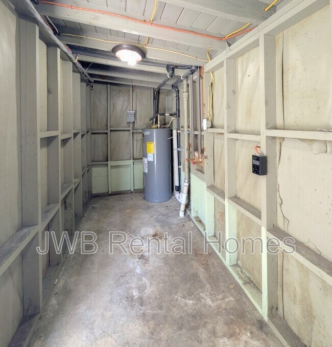 Building Photo - 8532 Buckingham Rd