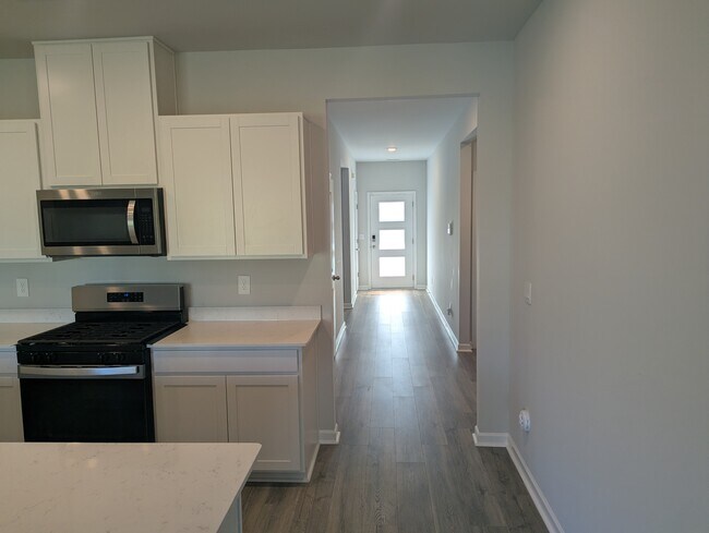 Building Photo - 1017 Midpoint Ln
