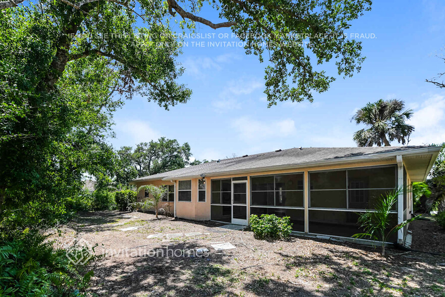 Building Photo - 3708 Fontainebleau St