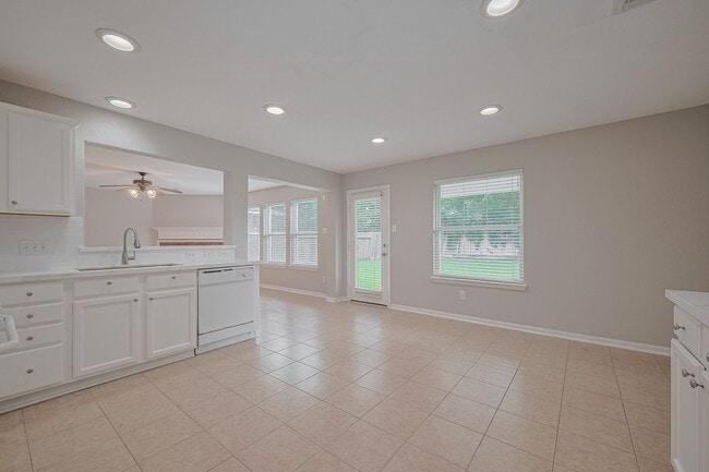 Building Photo - 9714 Angleside Ln