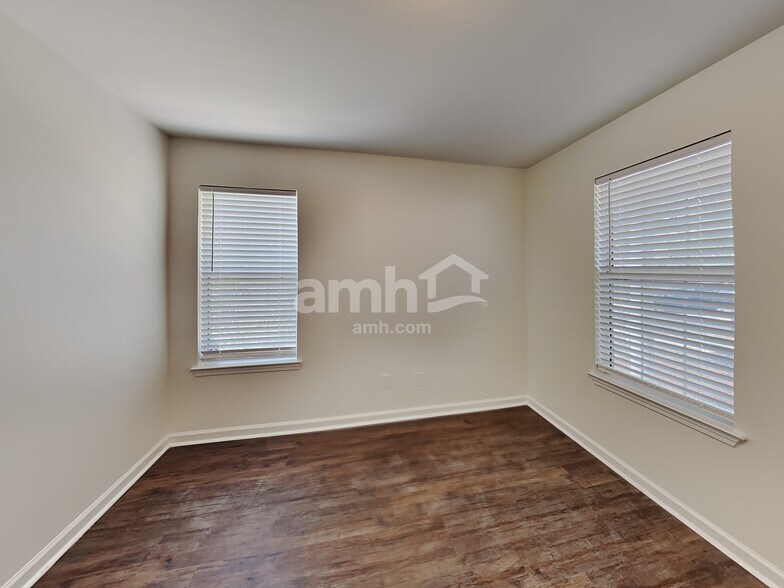 Building Photo - 408 Fairlawn Dr