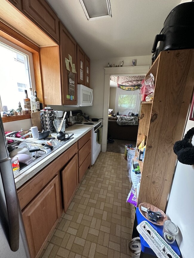 Building Photo - 3 Bed 1 Bath near UWEC! Available June 1st!