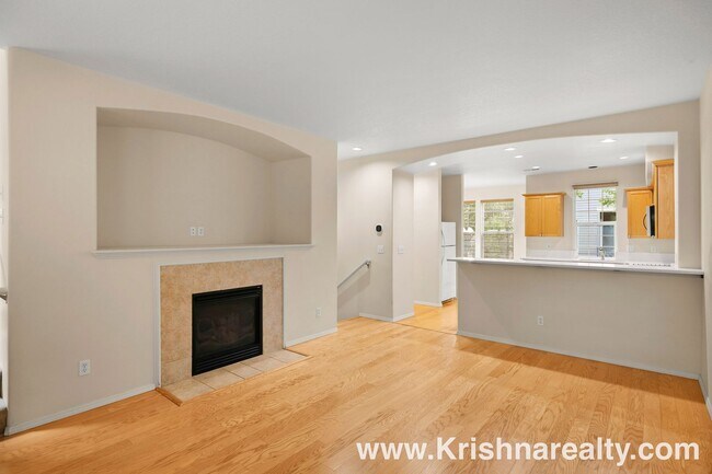 Building Photo - Orenco Gardens Townhome: 3BD, 2BA, 2-Car G...