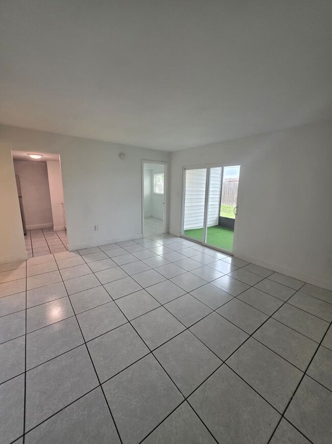 Building Photo - LAS PALMAS AT SAND LAKE CONDO