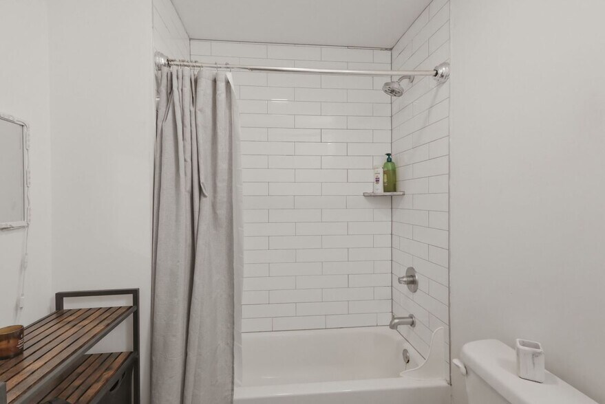 Building Photo - 1113 Lemon St