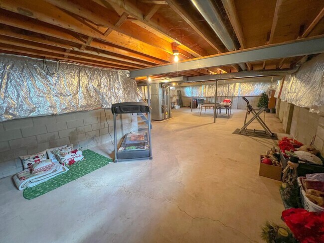 Building Photo - Stunning Rental Home in Indian Creek - Rey...