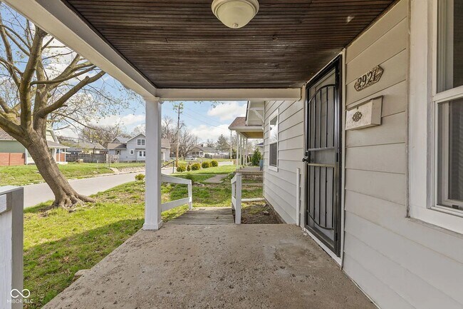 Building Photo - 2921 E Brookside Ave