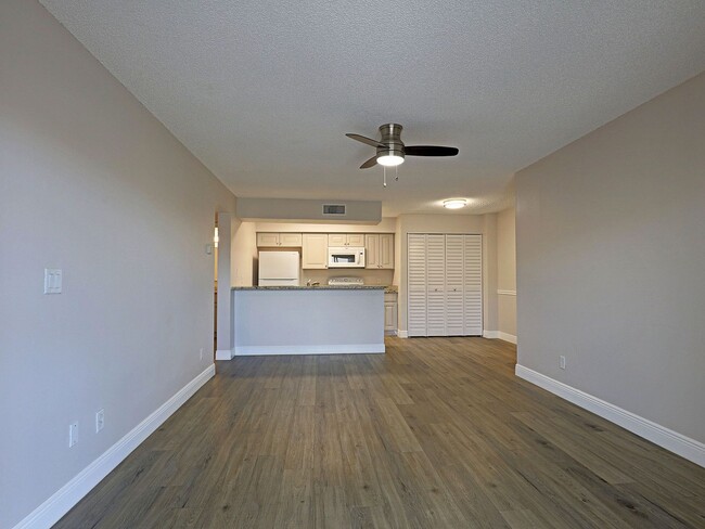 Building Photo - 1 MONTH FREE RENT!!! PRICE IMPROVEMENT! MY...