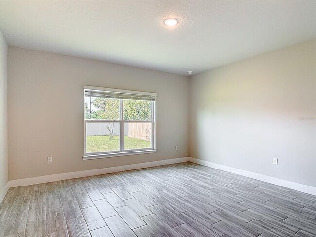 Building Photo - 60 Ballenger Ln