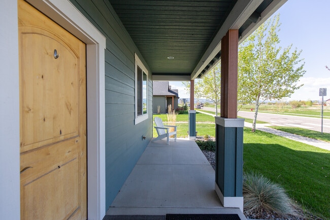 Building Photo - 136 Bull Frog Dr