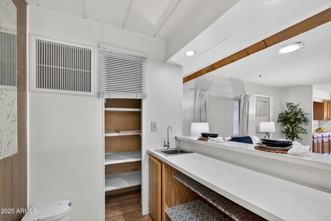 Building Photo - 5807 E Leonora St