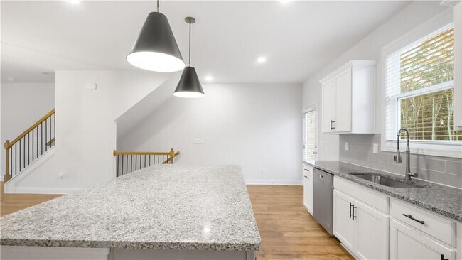 Building Photo - 1274 Ainsworth Alley