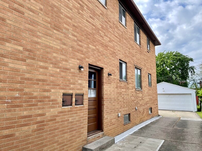 Building Photo - 2130 Tuxedo Ave