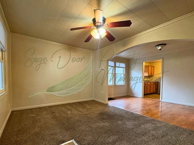 Building Photo - TWO BEDROOM HOME IN INDEPENDENCE!!!