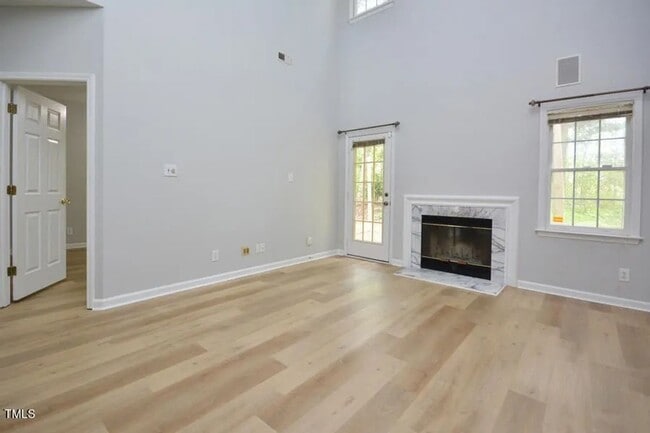 Building Photo - Spacious and Updated!  4 Bedrooms, LVP Flo...