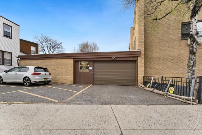 Building Photo - 7117 Park Ave