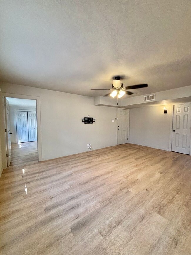 Building Photo - Now Available - 3 Bedroom Home!!