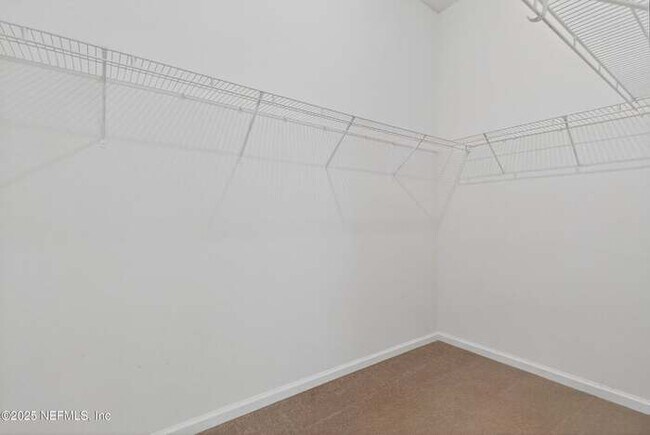 Building Photo - 872 Collinswood Dr W