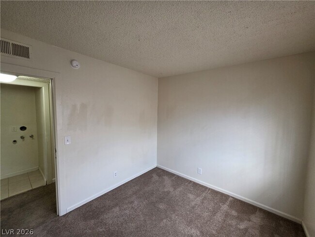 Building Photo - 6681 Bubbling Brook Dr