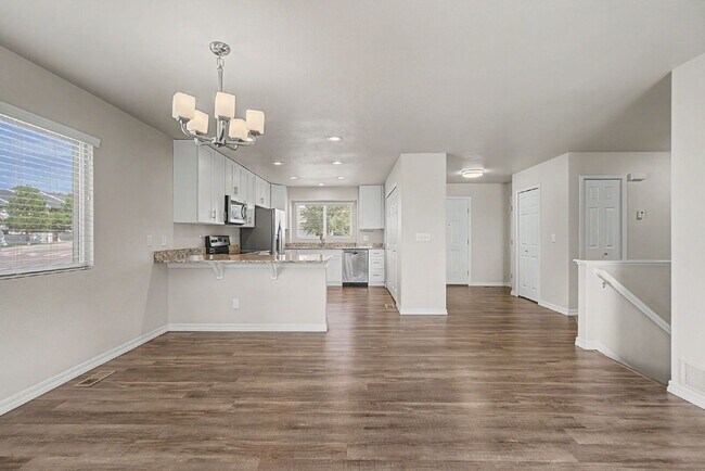 Building Photo - 1005 Scarlet Oak Dr
