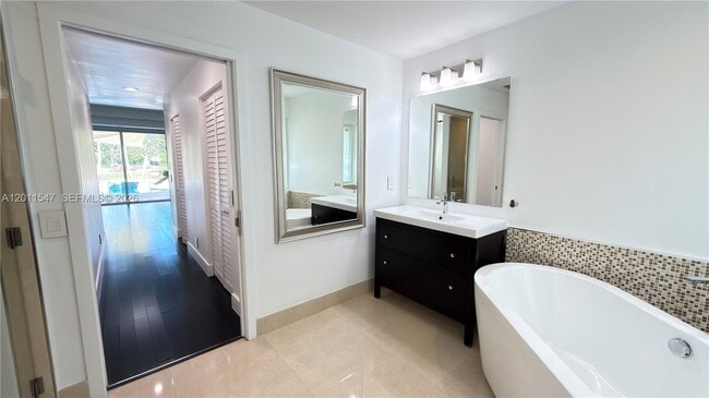 Building Photo - 3767 Oak Ridge Cir