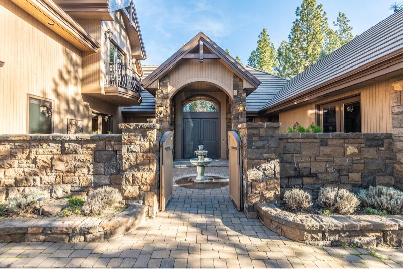 Building Photo - 61725 Broken Top Dr