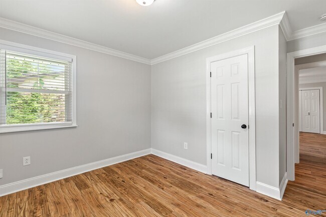 Building Photo - 2211 Cecille Dr SW