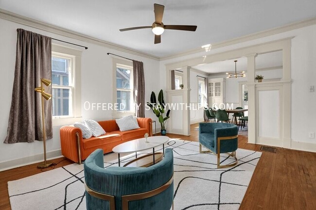 Building Photo - 397 Angelus St