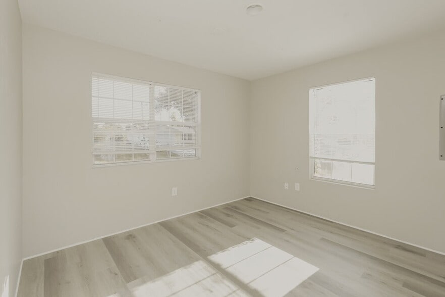 Building Photo - 5407 3rd St W