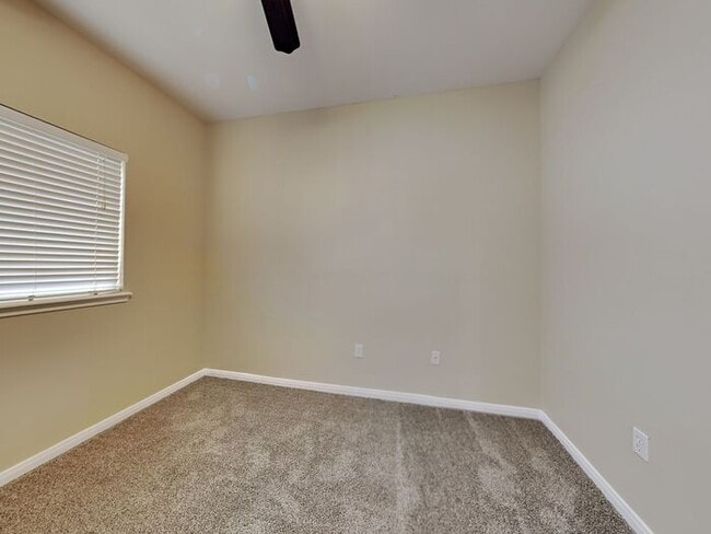 Building Photo - *No App Fee.*1 Month FREE Rent w/move in b...