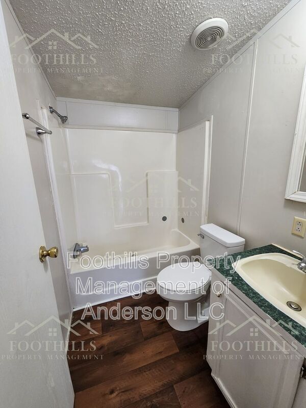Building Photo - 104 Hickory Forest Dr