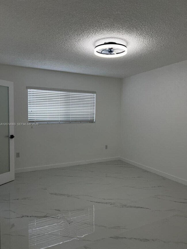 Building Photo - 5560 W 21st Ct