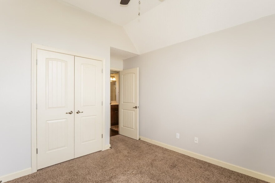 Building Photo - 3835 Farm Pond Cove W