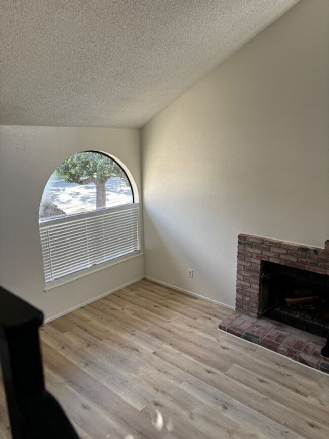 Building Photo - Beautiful 4 Bedroom, 3 Bathroom House Available Now!