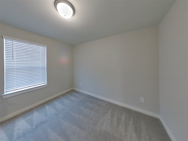 Building Photo - 9835 Willow Creek Commerce Dr