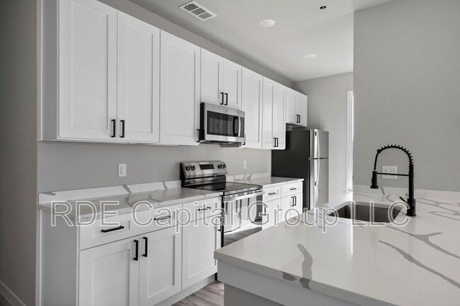 Building Photo - 948 S Corinth St Rd