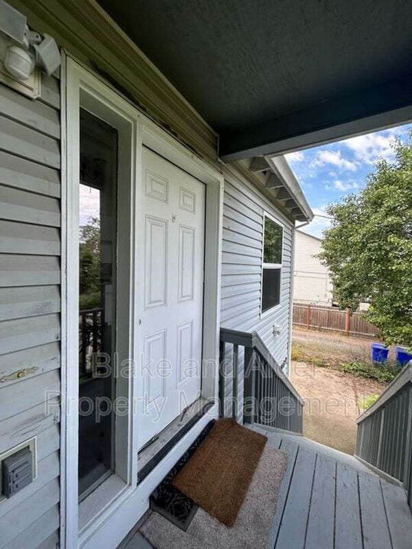 Building Photo - 5609 SE 117th Ave
