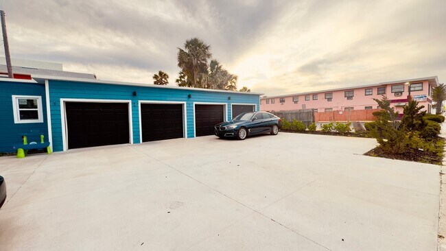Building Photo - 617 Riverview Blvd