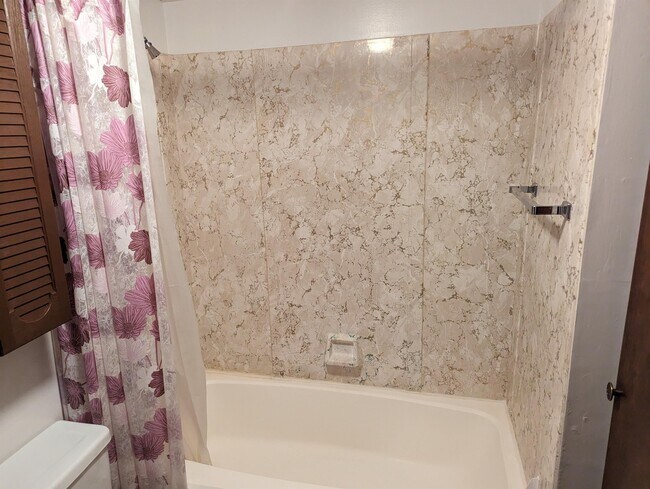 Building Photo - 9 Glenview Dr