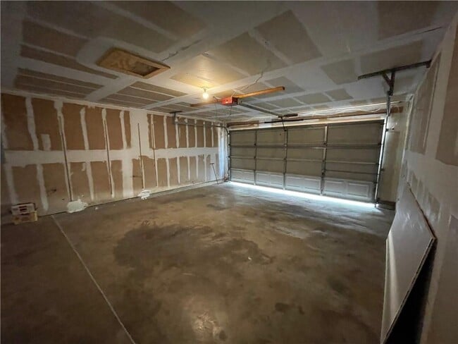 Building Photo - 2406 Patsy Pkwy