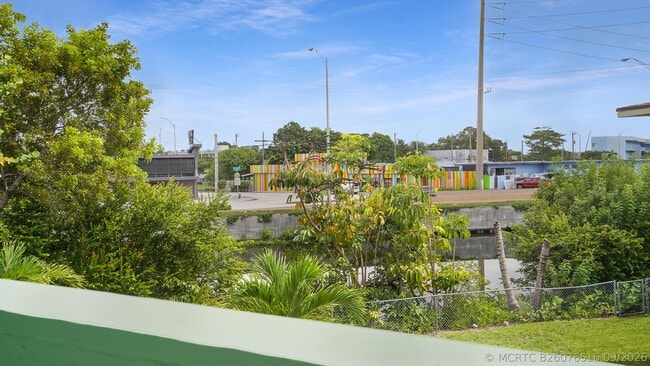 Building Photo - 701 S Royal Poinciana Blvd