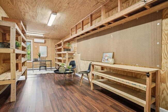 Building Photo - 615 Sycamore Dr