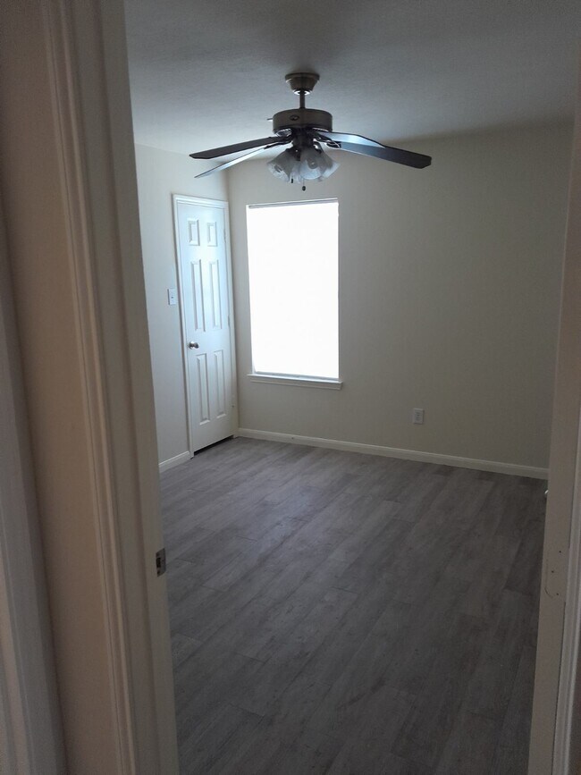 Building Photo - 1919 Doliver Cir