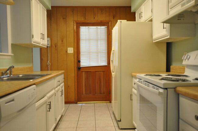 Building Photo - COMING SOON! 3 Bedroom 1.5 Bath Rental in ...