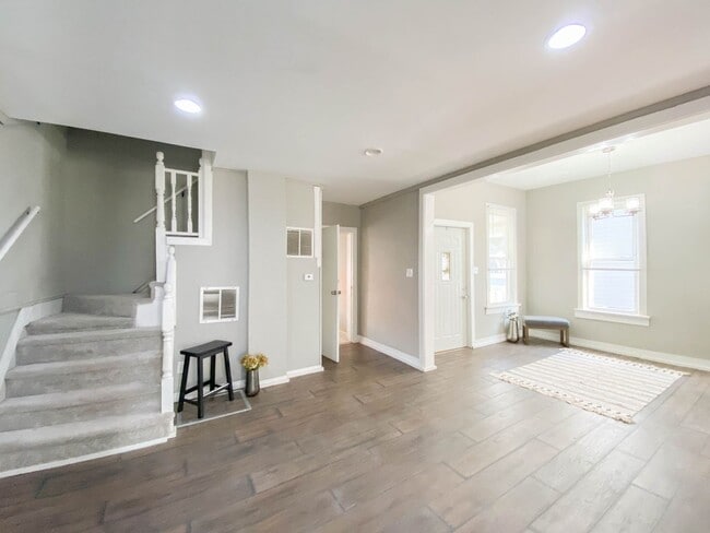 Building Photo - Beautiful 3 Bedroom Home!